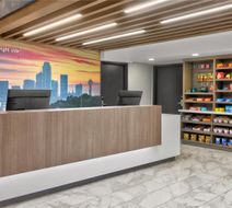 La Quinta Inn & Suites Dallas I-35 Lobby