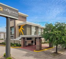 La Quinta Inn & Suites Dallas I-35 Exterior