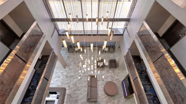 La Quinta Inn & Suites Dallas I-35 Lobby