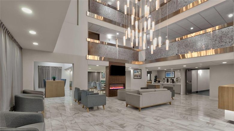 <b>La Quinta Inn & Suites Dallas I-35 Lobby</b>. Images powered by <a href="https://iceportal.shijigroup.com/" title="IcePortal" target="_blank">IcePortal</a>.