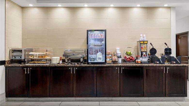 <b>La Quinta Inn & Suites Auburn Restaurant</b>. Images powered by <a href="https://iceportal.shijigroup.com/" title="IcePortal" target="_blank">IcePortal</a>.