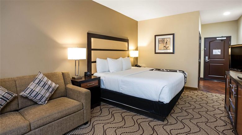 <b>La Quinta Inn & Suites Auburn Suite</b>. Images powered by <a href="https://iceportal.shijigroup.com/" title="IcePortal" target="_blank">IcePortal</a>.