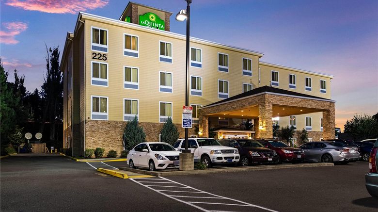 <b>La Quinta Inn & Suites Auburn Exterior</b>. Images powered by <a href="https://iceportal.shijigroup.com/" title="IcePortal" target="_blank">IcePortal</a>.