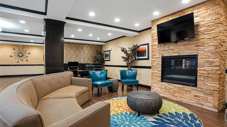 <b>La Quinta Inn & Suites Auburn Lobby</b>. Images powered by <a href="https://iceportal.shijigroup.com/" title="IcePortal" target="_blank">IcePortal</a>.