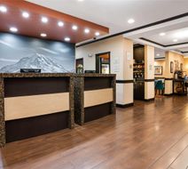 La Quinta Inn & Suites Auburn Lobby