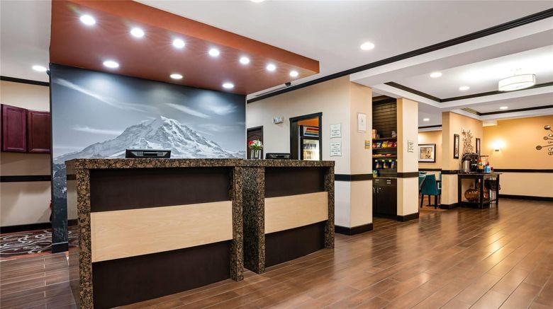 <b>La Quinta Inn & Suites Auburn Lobby</b>. Images powered by <a href="https://iceportal.shijigroup.com/" title="IcePortal" target="_blank">IcePortal</a>.