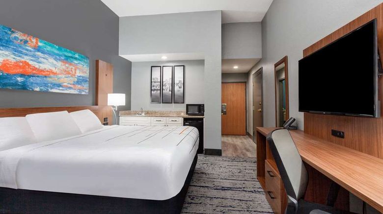 <b>La Quinta Inn & Suites St Petersburg NE Suite</b>. Images powered by <a href="https://iceportal.shijigroup.com/" title="IcePortal" target="_blank">IcePortal</a>.
