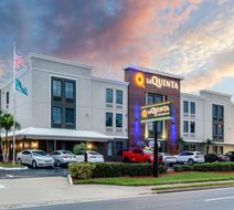 La Quinta Inn & Suites St Petersburg NE Exterior