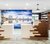 La Quinta Inn & Suites St Petersburg NE Lobby