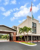 La Quinta Inn & Suites St Petersburg NE