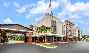 La Quinta Inn & Suites St Petersburg NE
