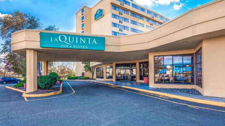 La Quinta Inn & Suites Meadowlands Exterior