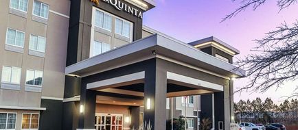 La Quinta Inn & Suites Starkville Exterior