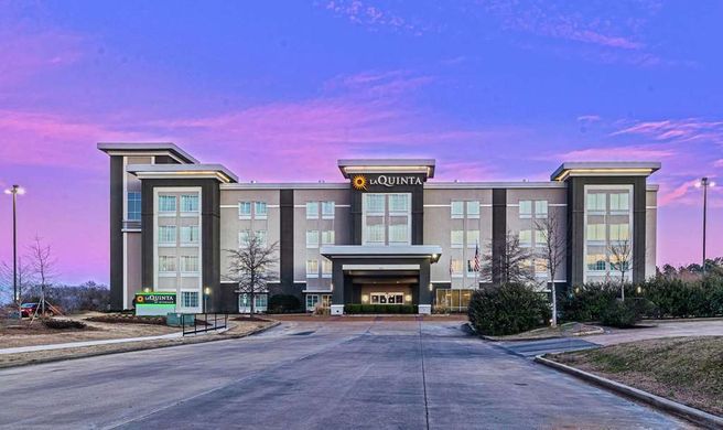 La Quinta Inn & Suites Starkville Exterior