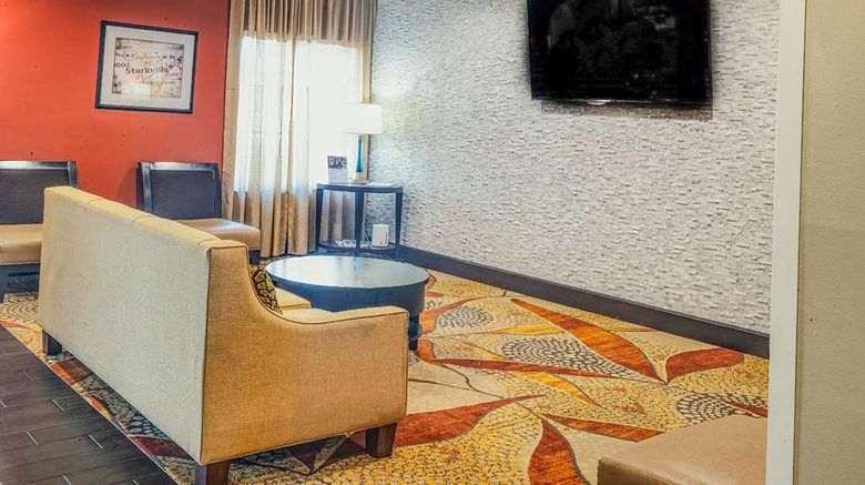 <b>La Quinta Inn & Suites Starkville Lobby</b>. Images powered by <a href="https://iceportal.shijigroup.com/" title="IcePortal" target="_blank">IcePortal</a>.