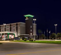 La Quinta Inn & Suites Gonzales Exterior