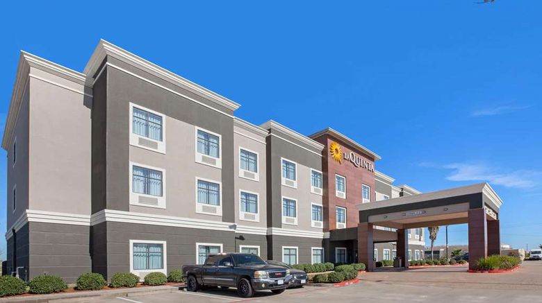 <b>La Quinta Inn & Suites Pasadena North Exterior</b>. Images powered by <a href="https://iceportal.shijigroup.com/" title="IcePortal" target="_blank">IcePortal</a>.