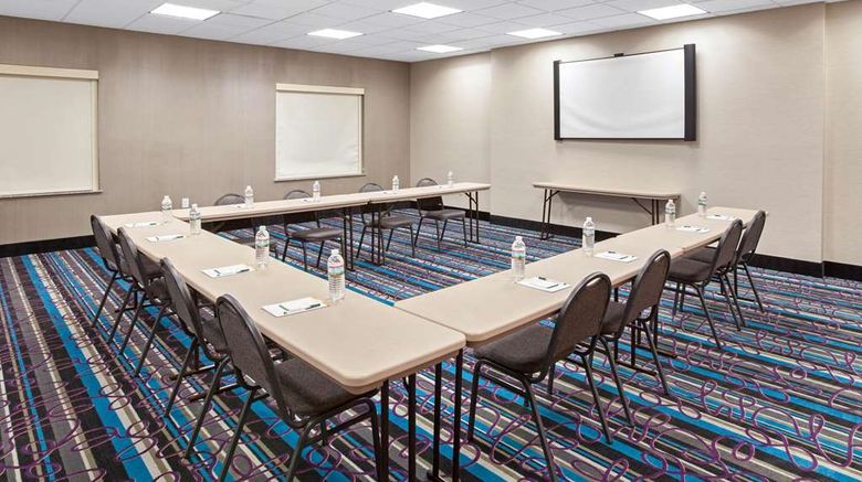 <b>La Quinta Inn & Suites Pasadena North Meeting</b>. Images powered by <a href="https://iceportal.shijigroup.com/" title="IcePortal" target="_blank">IcePortal</a>.