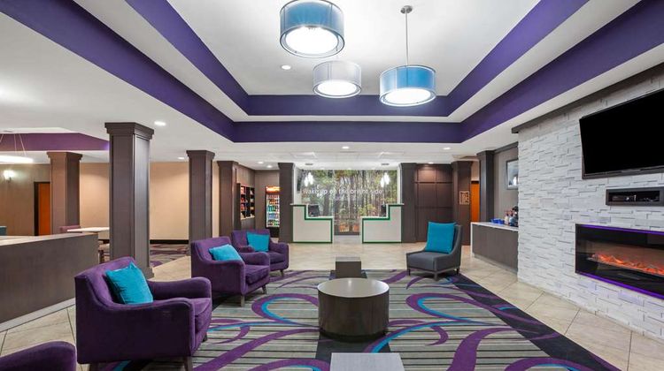 La Quinta Inn & Suites Pasadena North Lobby
