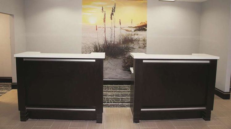 La Quinta Inn & Stes Rockport - Fulton Lobby
