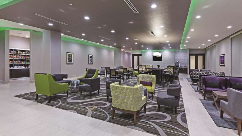 <b>La Quinta Inn & Suites College Station S Lobby</b>. Images powered by <a href="https://iceportal.shijigroup.com/" title="IcePortal" target="_blank">IcePortal</a>.