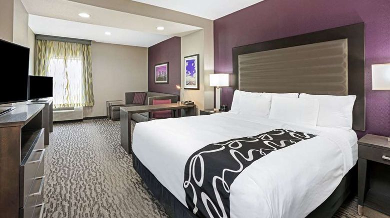 <b>La Quinta Inn & Suites College Station S Suite</b>. Images powered by <a href="https://iceportal.shijigroup.com/" title="IcePortal" target="_blank">IcePortal</a>.