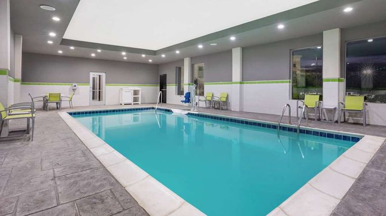 <b>La Quinta Inn & Suites College Station S Pool</b>. Images powered by <a href="https://iceportal.shijigroup.com/" title="IcePortal" target="_blank">IcePortal</a>.