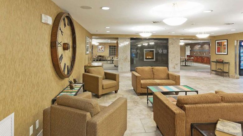 <b>La Quinta Inn & Suites Minot Lobby</b>. Images powered by <a href="https://iceportal.shijigroup.com/" title="IcePortal" target="_blank">IcePortal</a>.