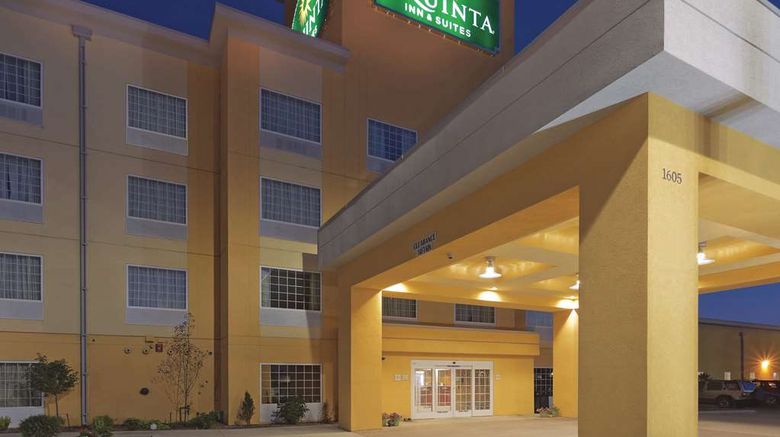<b>La Quinta Inn & Suites Minot Exterior</b>. Images powered by <a href="https://iceportal.shijigroup.com/" title="IcePortal" target="_blank">IcePortal</a>.