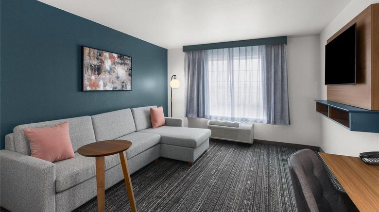 <b>La Quinta Inn & Suites Minot Suite</b>. Images powered by <a href="https://iceportal.shijigroup.com/" title="IcePortal" target="_blank">IcePortal</a>.
