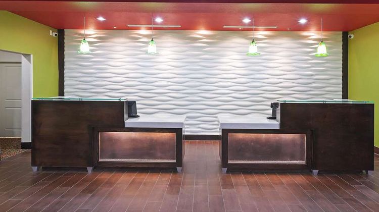 La Quinta Inn & Suites Pearsall Lobby
