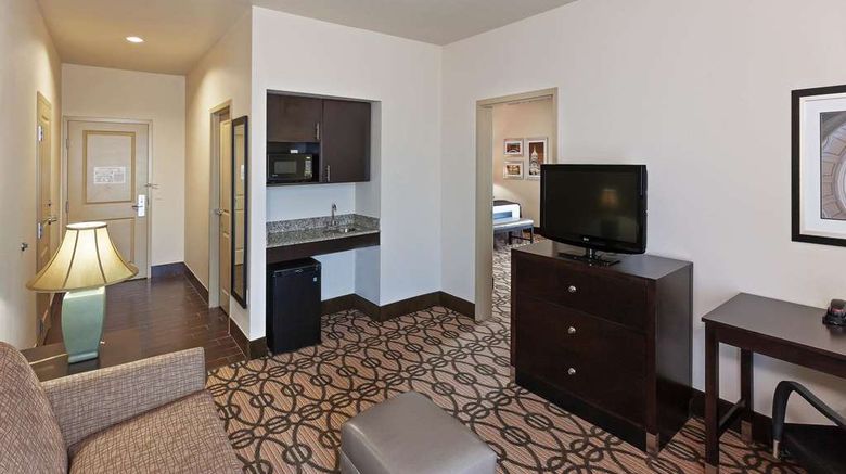<b>La Quinta Inn & Suites Pearsall Suite</b>. Images powered by <a href="https://iceportal.shijigroup.com/" title="IcePortal" target="_blank">IcePortal</a>.