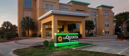 La Quinta Inn & Suites Pearsall Exterior