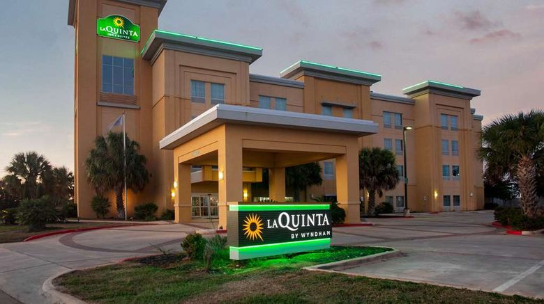 <b>La Quinta Inn & Suites Pearsall Exterior</b>. Images powered by <a href="https://iceportal.shijigroup.com/" title="IcePortal" target="_blank">IcePortal</a>.