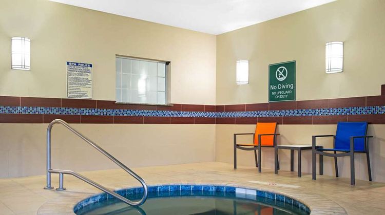 La Quinta Inn & Suites Pearsall Pool