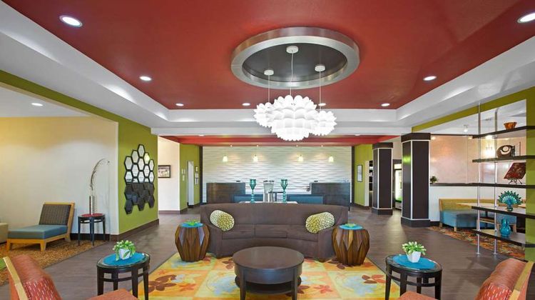 La Quinta Inn & Suites Pearsall Lobby