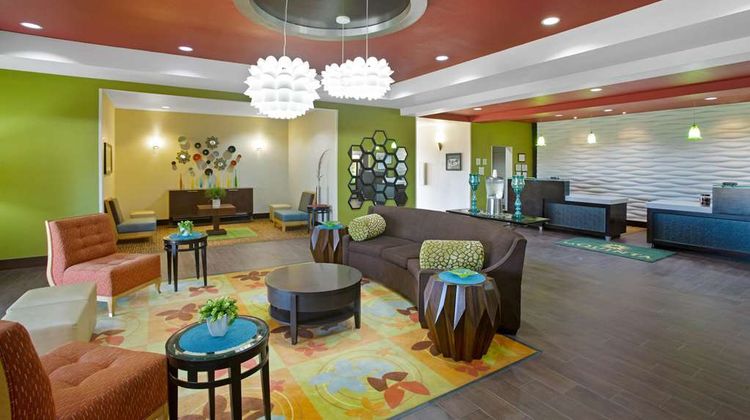 La Quinta Inn & Suites Pearsall Lobby