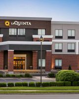 La Quinta Inn & Suites Springfield Arpt