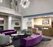 La Quinta Inn & Suites Springfield Arpt Lobby