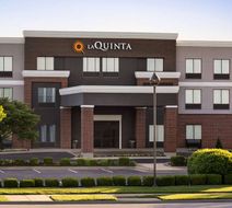 La Quinta Inn & Suites Springfield Arpt Exterior