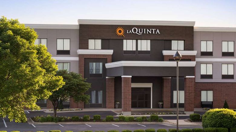 <b>La Quinta Inn & Suites Springfield Arpt Exterior</b>. Images powered by <a href="https://iceportal.shijigroup.com/" title="IcePortal" target="_blank">IcePortal</a>.