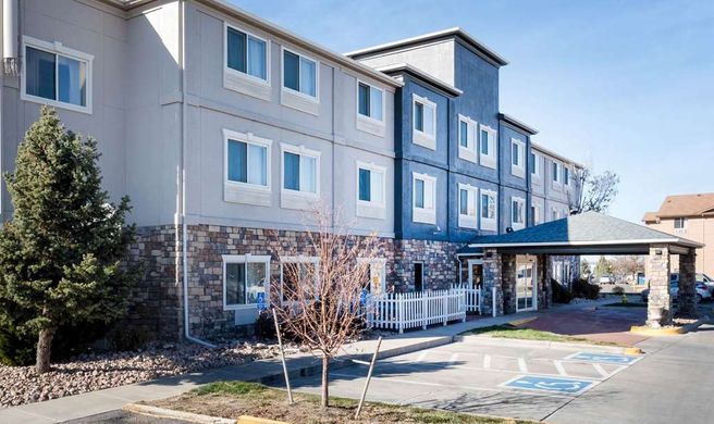 Baymont Henderson Northeast Denver Exterior