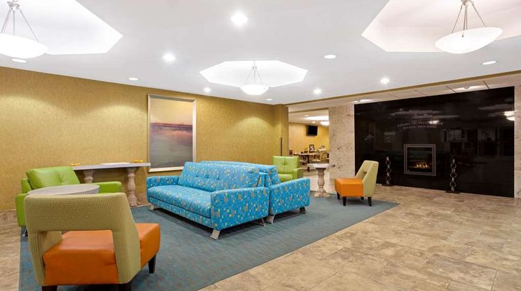 La Quinta Inn & Suites Dickinson Lobby