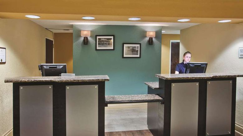 <b>La Quinta Inn & Suites Hot Springs Lobby</b>. Images powered by <a href="https://iceportal.shijigroup.com/" title="IcePortal" target="_blank">IcePortal</a>.
