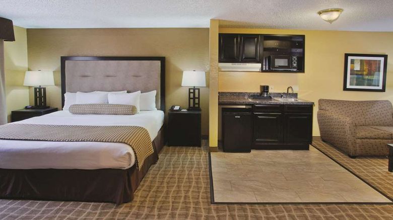 <b>La Quinta Inn & Suites Hot Springs Suite</b>. Images powered by <a href="https://iceportal.shijigroup.com/" title="IcePortal" target="_blank">IcePortal</a>.