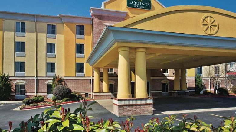 <b>La Quinta Inn & Suites Hot Springs Exterior</b>. Images powered by <a href="https://iceportal.shijigroup.com/" title="IcePortal" target="_blank">IcePortal</a>.