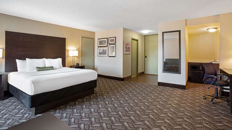 <b>La Quinta Inn & Suites Springfield Suite</b>. Images powered by <a href="https://iceportal.shijigroup.com/" title="IcePortal" target="_blank">IcePortal</a>.
