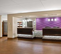 La Quinta Inn & Suites Springfield Lobby