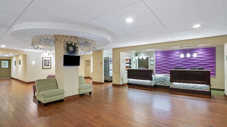 La Quinta Inn & Suites Springfield Lobby