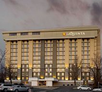 La Quinta Inn & Suites Springfield Exterior